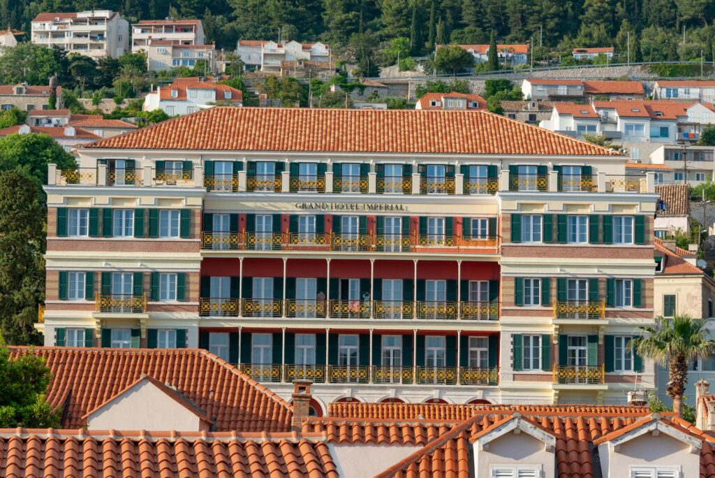 Hotel nad morzem – kompletny przewodnik do wymarzonego wypoczynku - ilustracja artykulu